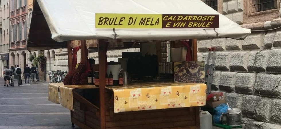 Vin brulé e castagne, aprono le prime casette nel centro storico di Trento